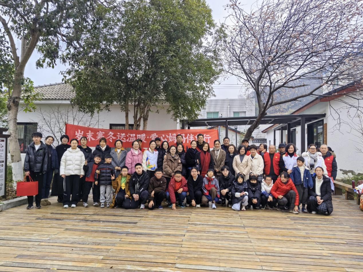 岁末寒冬送温暖 爱心妈妈伴童行——郭巨街道关工委暖心关爱留守儿童