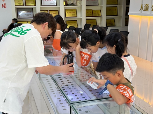 2025。8。27方寸铜钱载千年 童心妙笔续文脉2.jpg