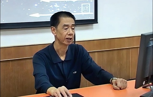 仰望星空育童心：银发志愿者的天文科普逐光之路——庄启宁